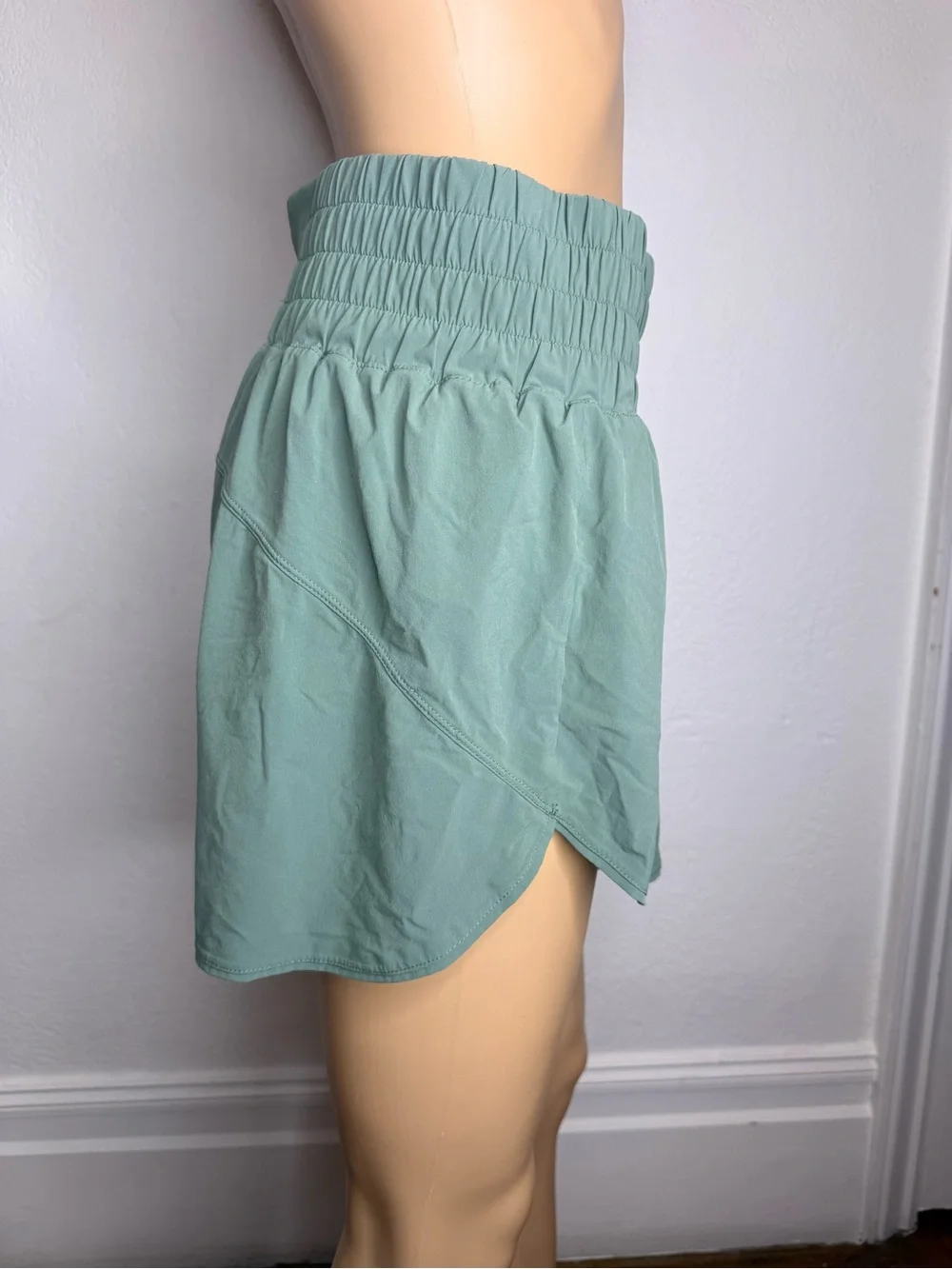 Outdoor Voices Womens Lightspeed 4” Shorts In Laurel Green Size Large - Picture 4 of 9